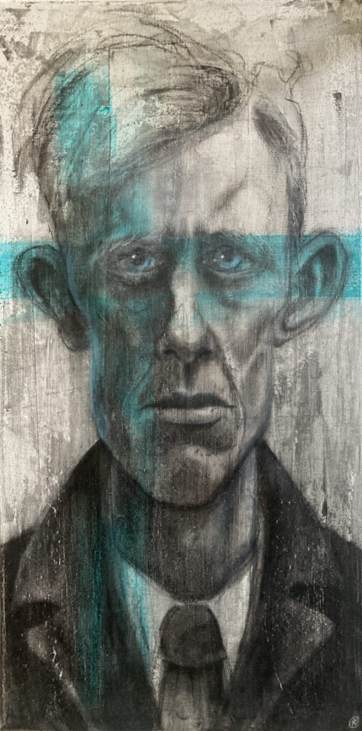 Gemälde von Heike Kurtenbach (Portrait) Künstlerin aus Essen mit dem Titel »Greg« Kohlezeichnung mit farbigen grafischen Elementen in leuchtendem Blau. der Rest des Portraits ist in Kohle gezeichnet/gemalt und schwarz weiss.